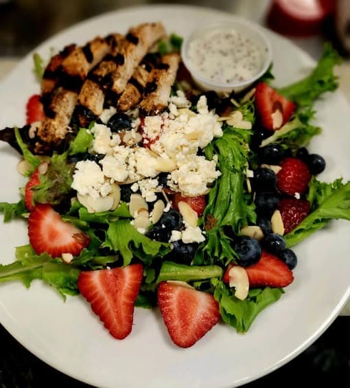 Summer berry salad with grilled chicken
